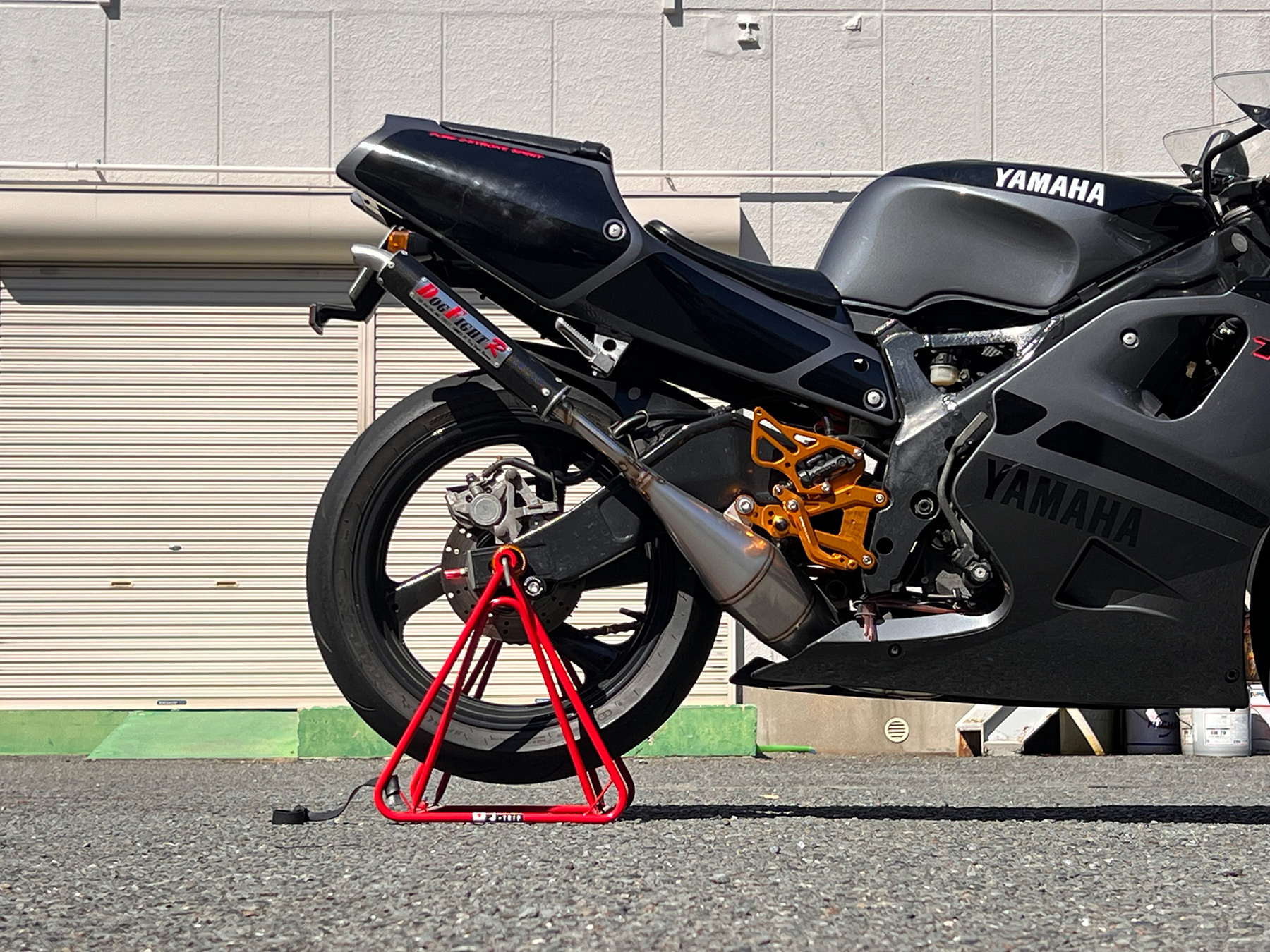 三角スタンドF18